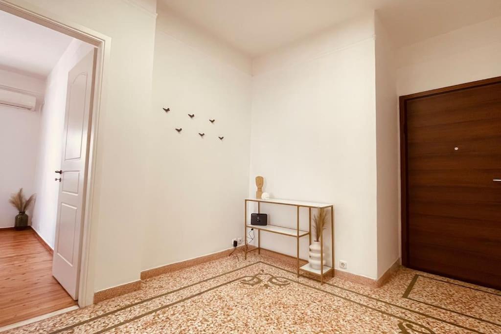 Daisy Apartment 15 Min To Acropolis Атина Екстериор снимка