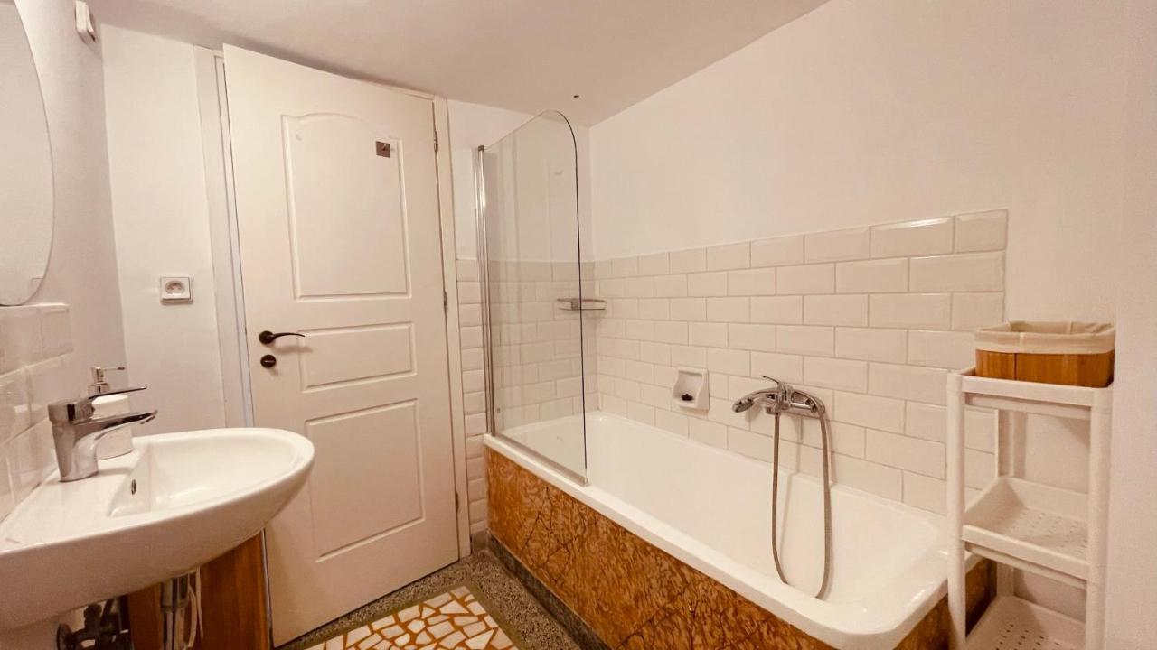 Daisy Apartment 15 Min To Acropolis Атина Екстериор снимка